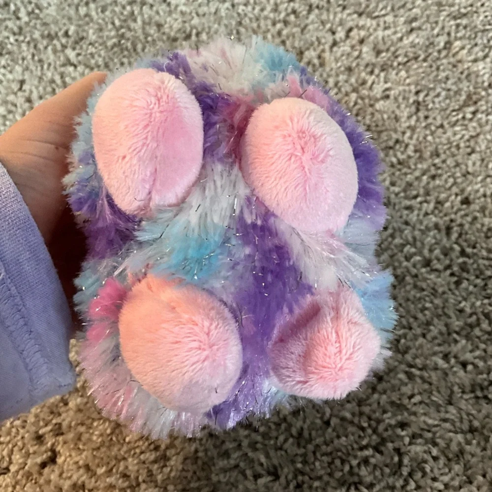 Tie-dye llama - Picture 5 of 10